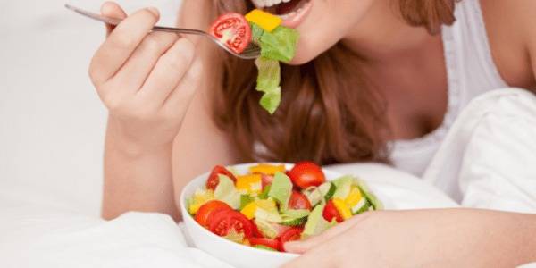 Bouton sur le visage : alimentation à privilégier