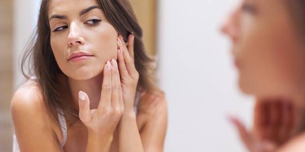 Acné et soleil : gare à l’effet rebond !